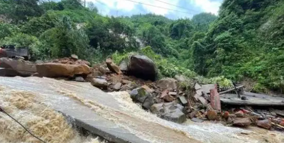 突发 四川雅安网红打卡点暴发山洪已致7死