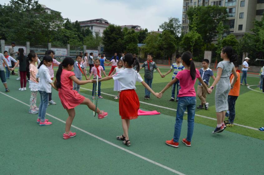 精彩的趣味运动会.jpg